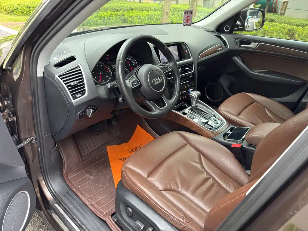 AUDI  Q5