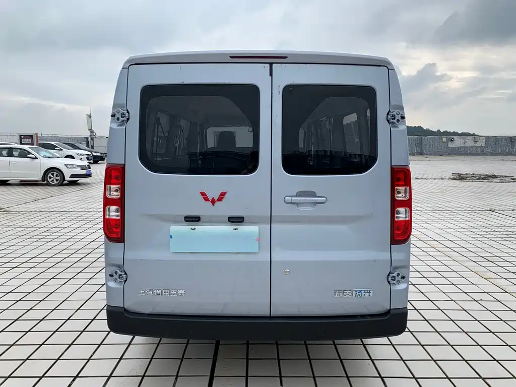 Wuling Yangguang — миниатюра 5