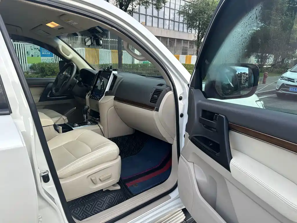 Toyota Land Cruiser — миниатюра 18