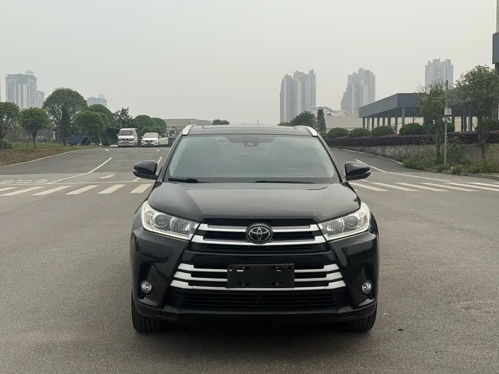 Toyota Highlander 2018 2.0T Luxury 7 мест V