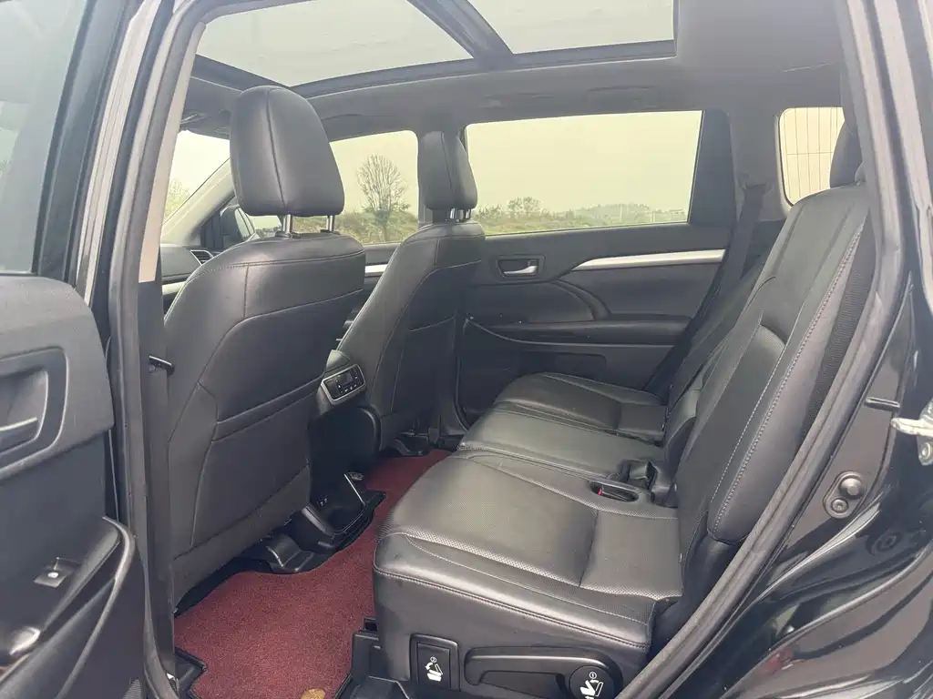 Toyota Highlander 2018 2.0T Luxury 7 мест V