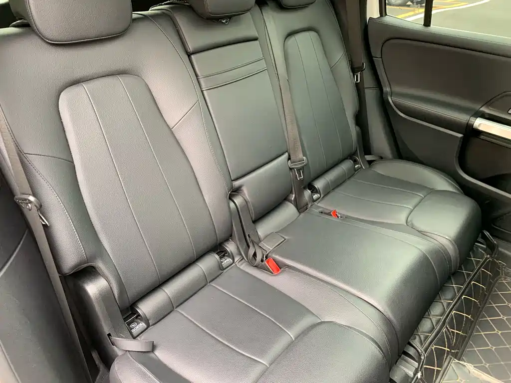 Mercedes-Benz GLB — миниатюра 28