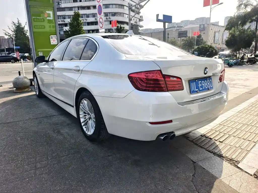 BMW 5 Series — миниатюра 9