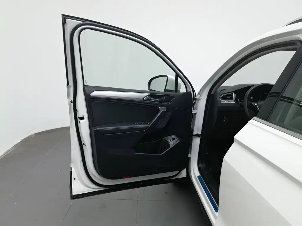Volkswagen Tiguan L — миниатюра 8