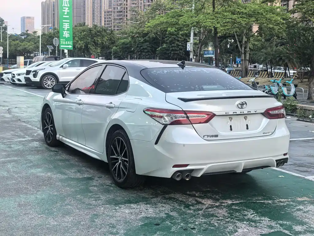 Toyota Camry — миниатюра 17