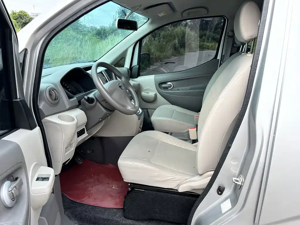 Nissan NV200 — миниатюра 10