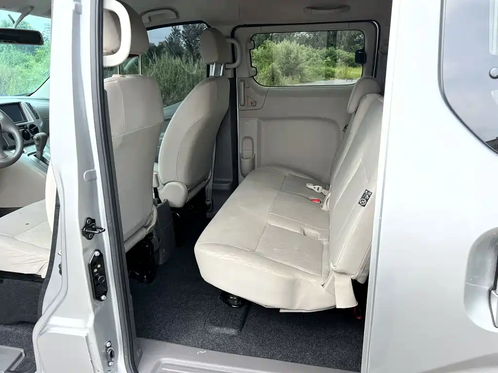 Nissan NV200 — миниатюра 15
