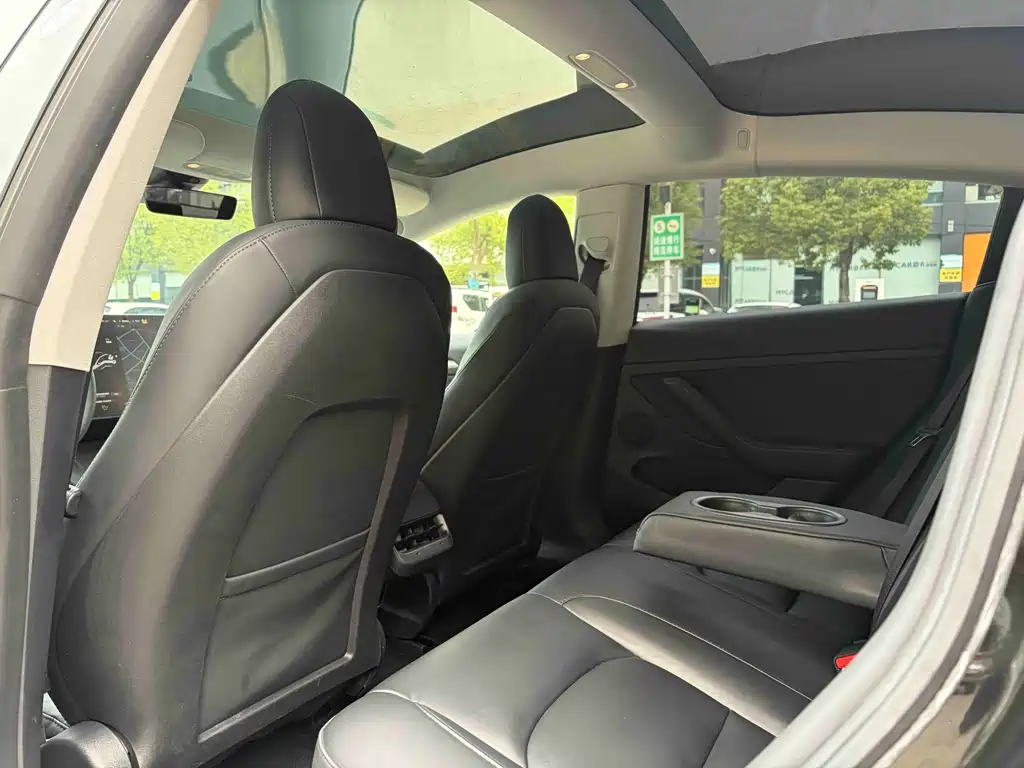 Tesla Model 3 — миниатюра 9