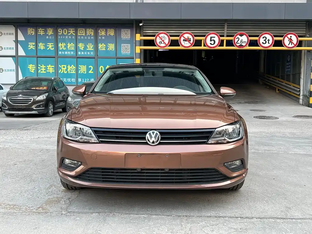 Volkswagen Lamando 2017 230TSI DSG