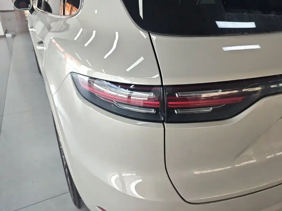 Porsche Cayenne — миниатюра 8