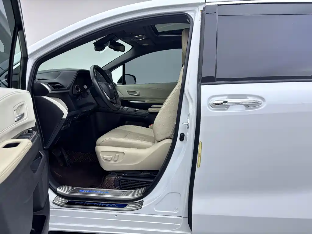 Toyota Sienna — миниатюра 13