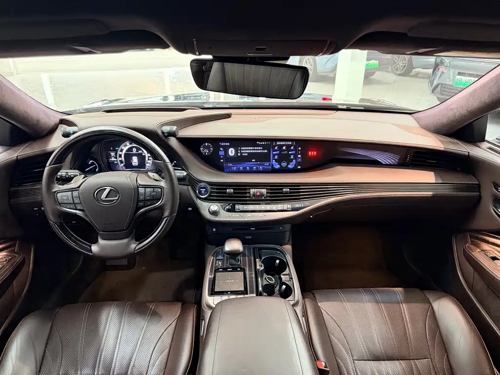Lexus LS — миниатюра 5