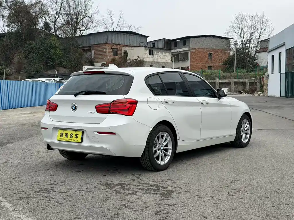 BMW 1 SERIES