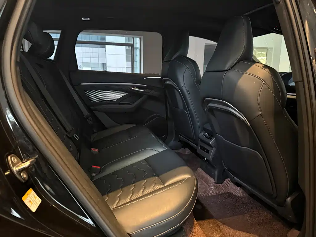 Audi Q6L e-tron — миниатюра 7
