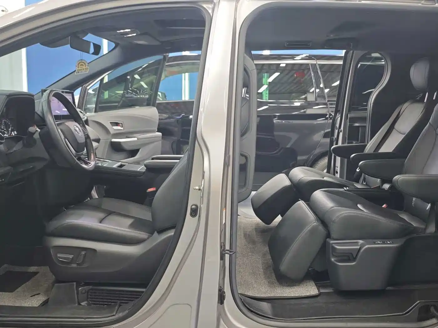 Toyota Sienna id 4617095 из Китая 19