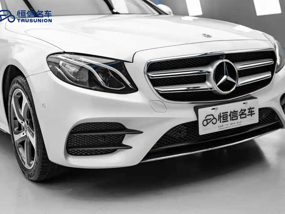 Mercedes-Benz E-Class — миниатюра 9