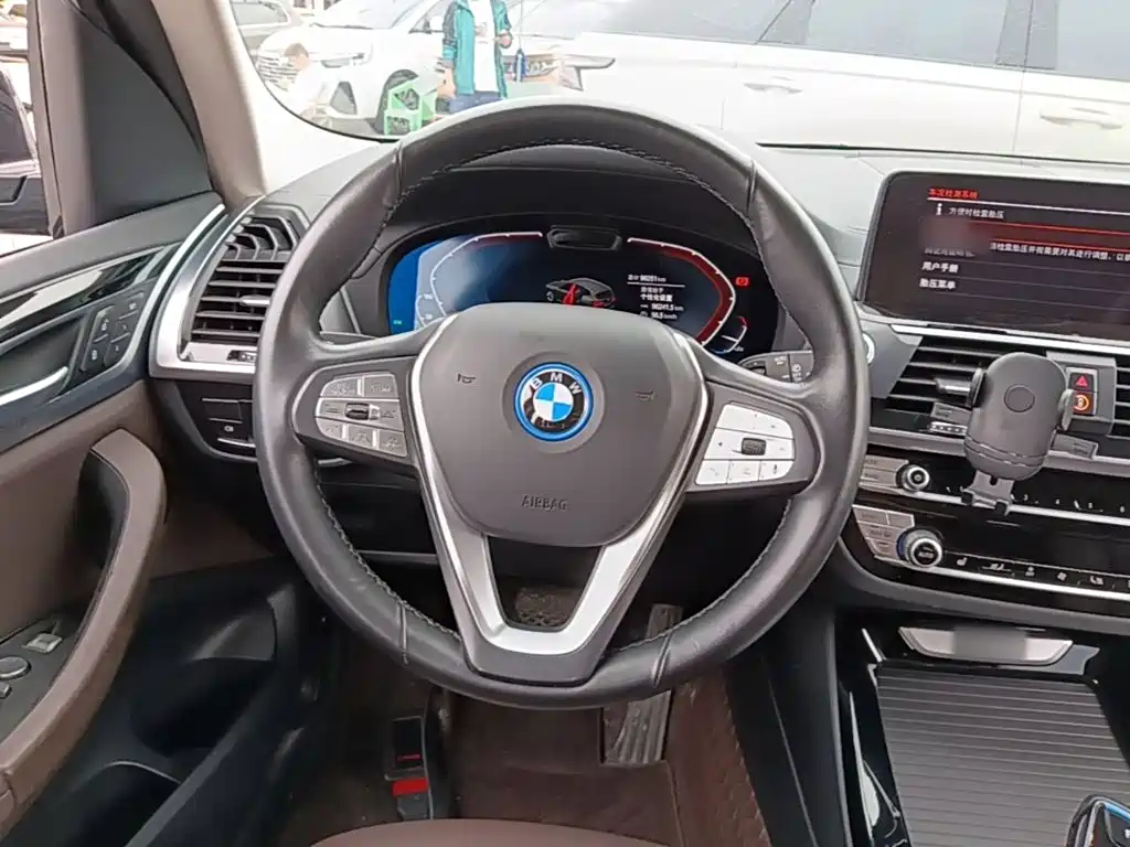 BMW iX3 — миниатюра 11