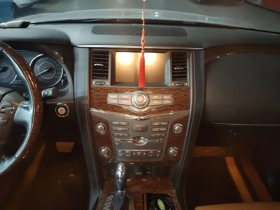 Nissan Patrol — миниатюра 13