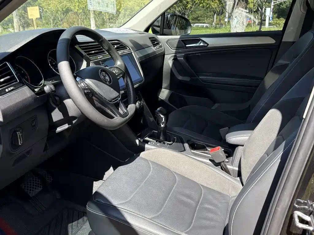 Volkswagen Tiguan L — миниатюра 9