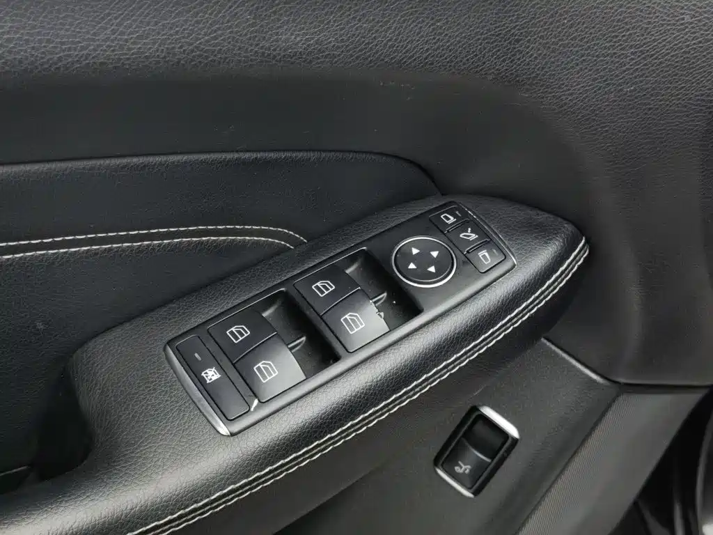 Mercedes-Benz M-Class — миниатюра 9