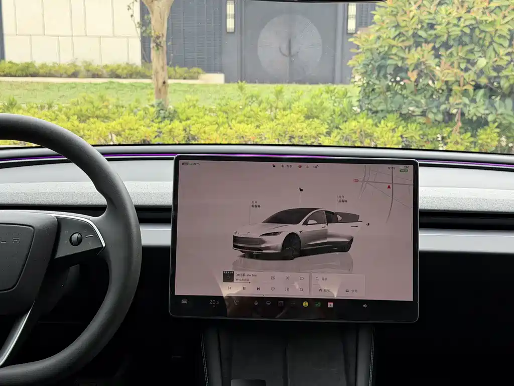 Tesla Model 3 — миниатюра 8