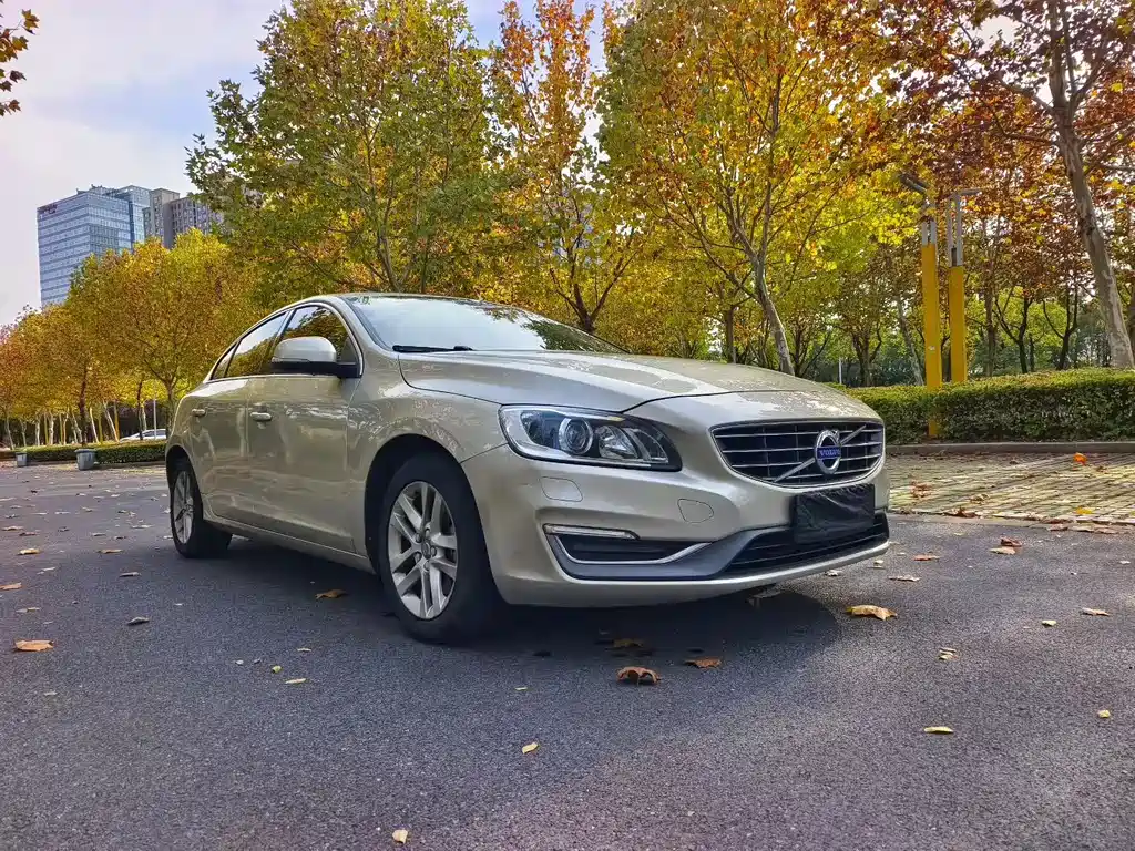 Купить Volvo S60