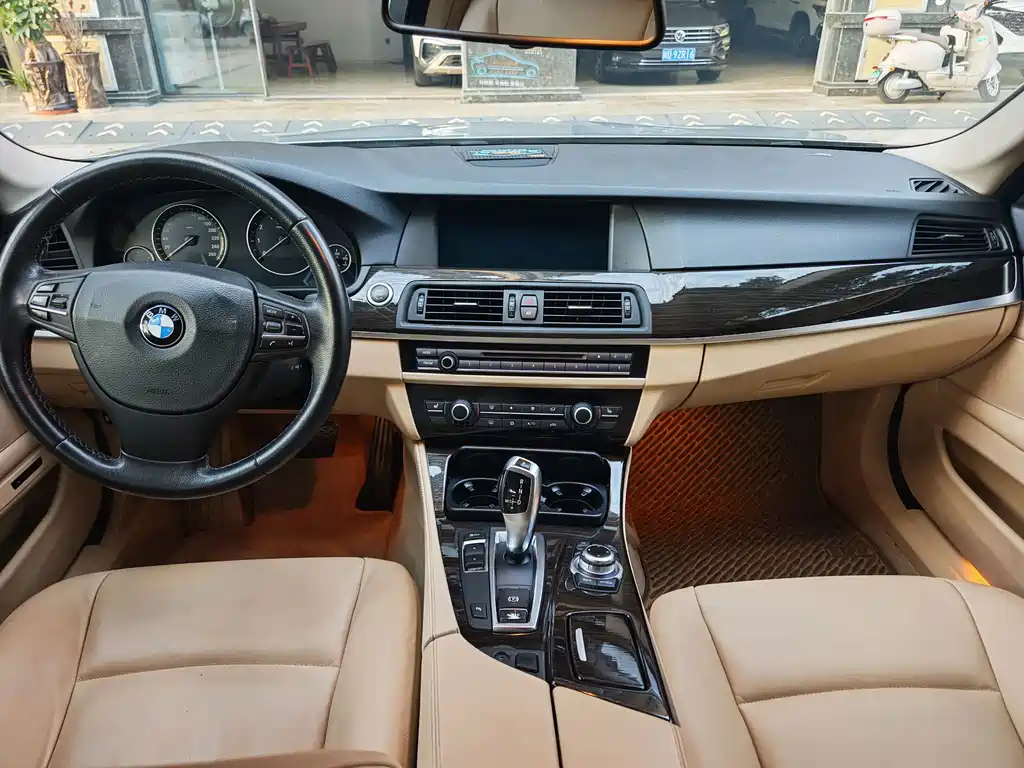 BMW 5 Series — миниатюра 8