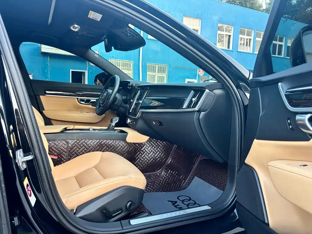 Volvo S90 — миниатюра 8