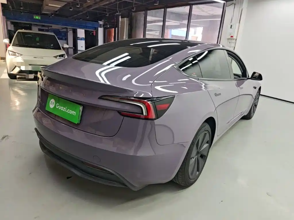 Tesla Model 3 — миниатюра 7