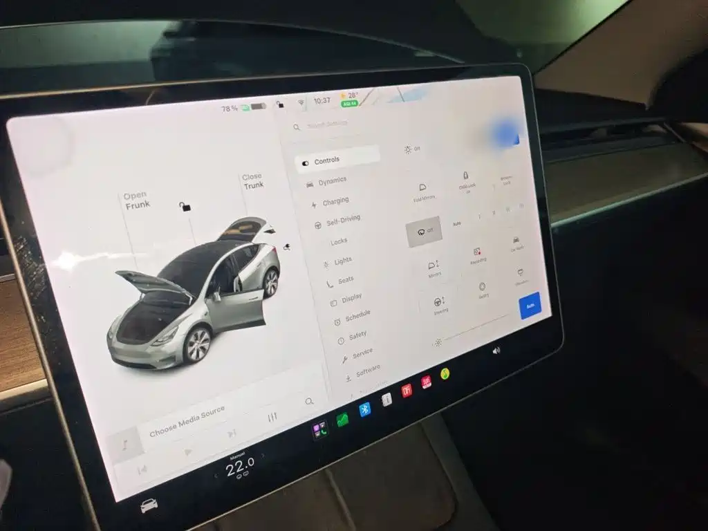 Tesla Model Y — миниатюра 18
