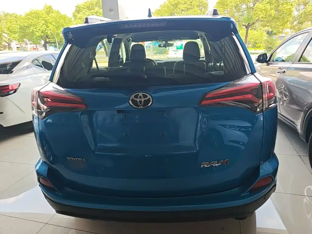 Toyota RAV4 — миниатюра 6