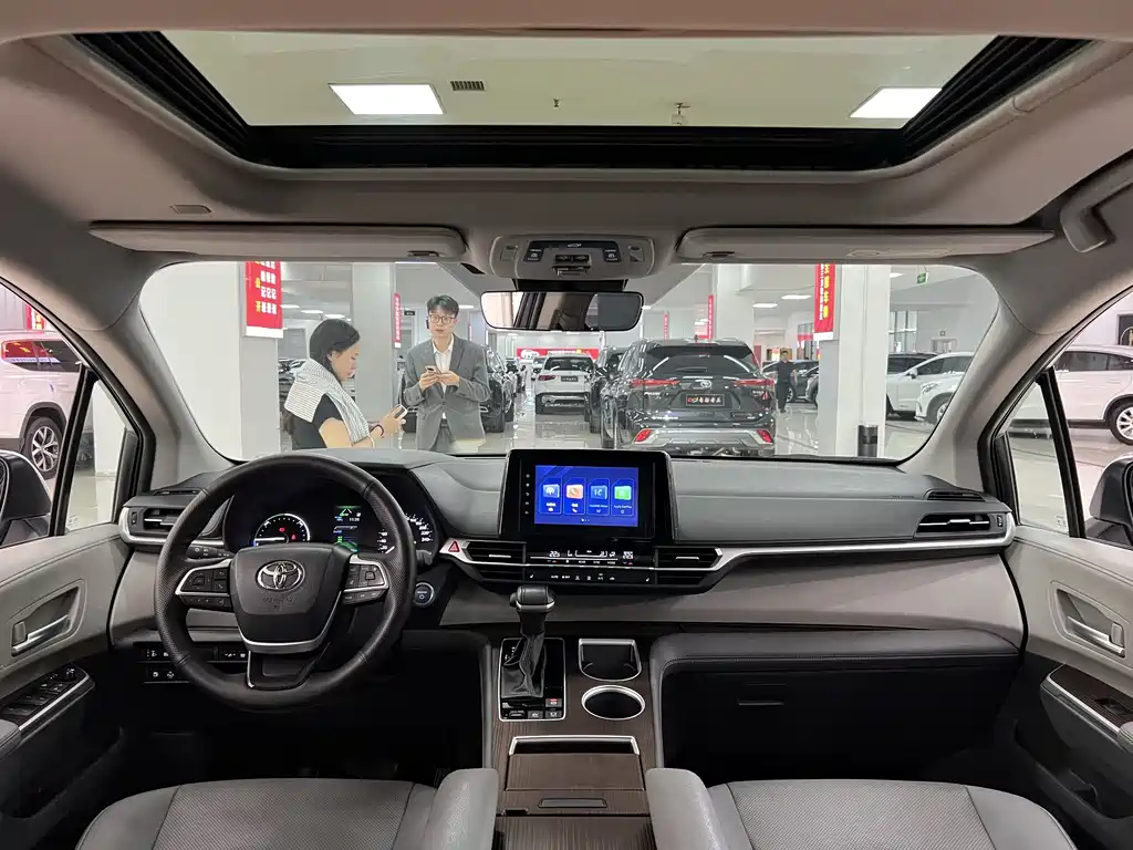 Toyota Sienna 2023 2.5L Luxury