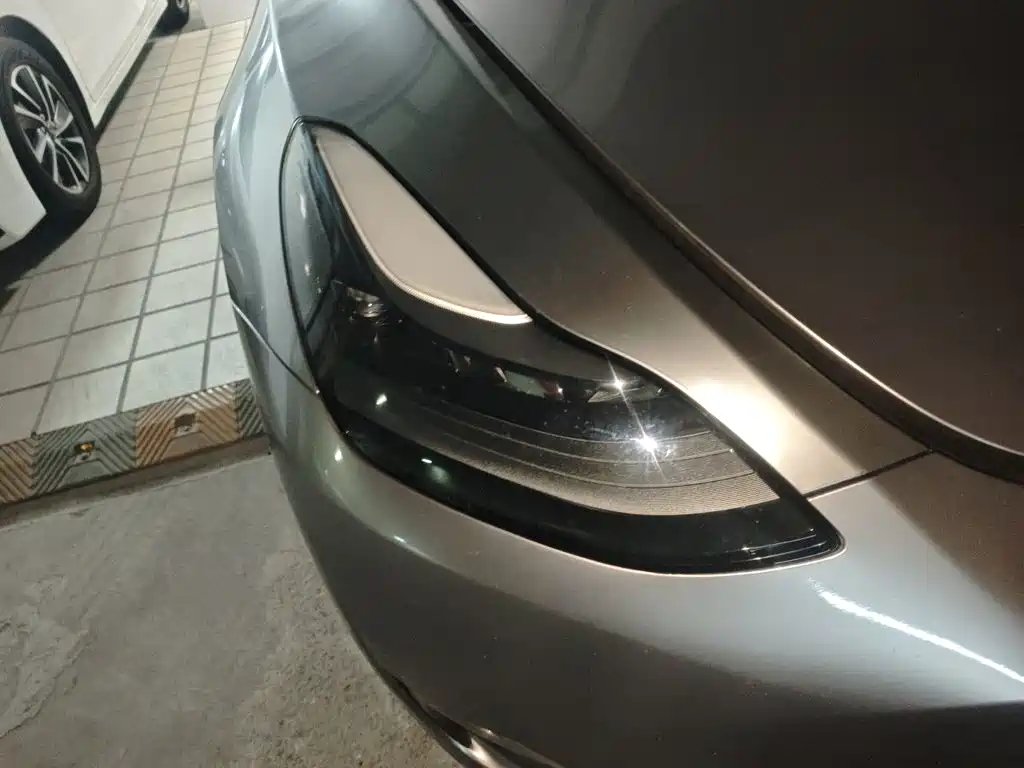 Tesla Model Y — миниатюра 25