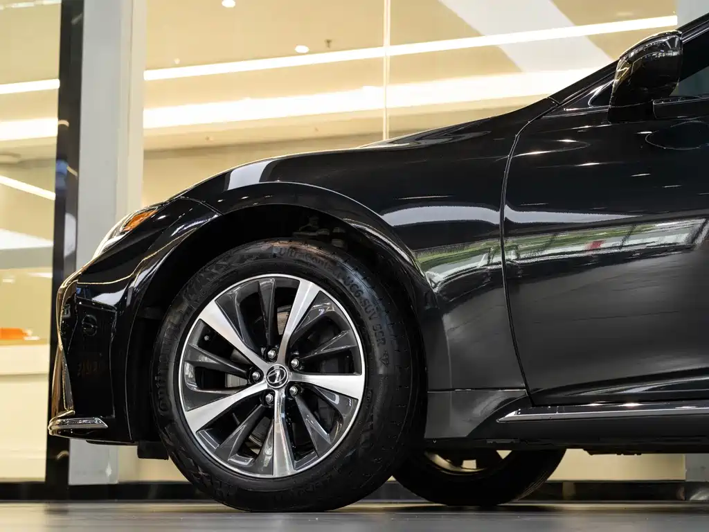Lexus LS — миниатюра 8