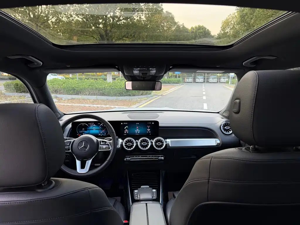 Mercedes-Benz GLB — миниатюра 12
