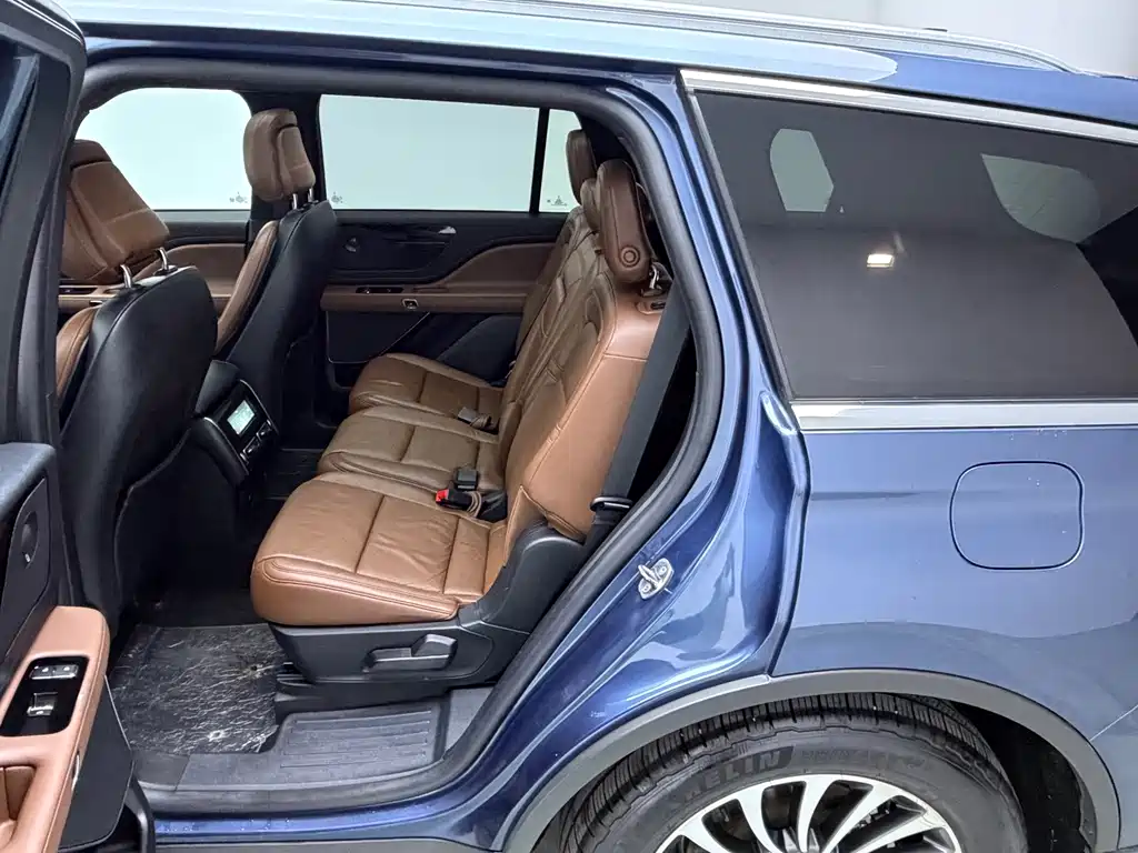 Lincoln Aviator — миниатюра 11