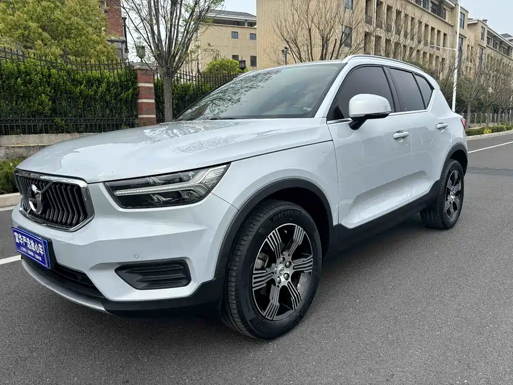 Купить Volvo XC40