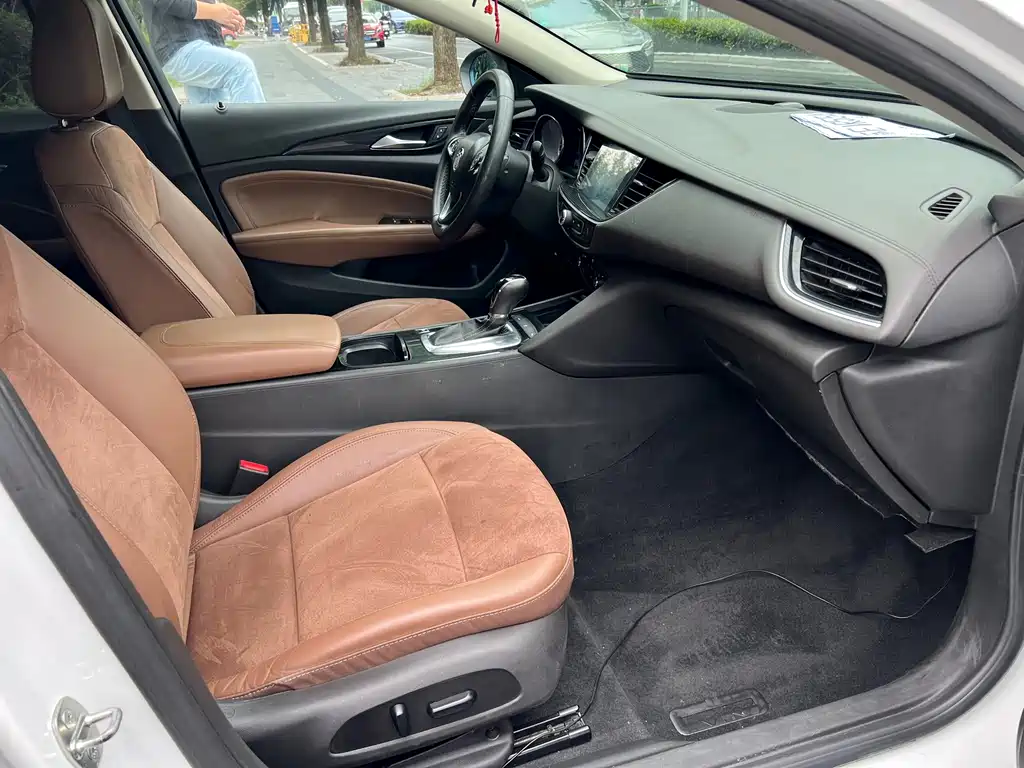 Buick Regal — миниатюра 12