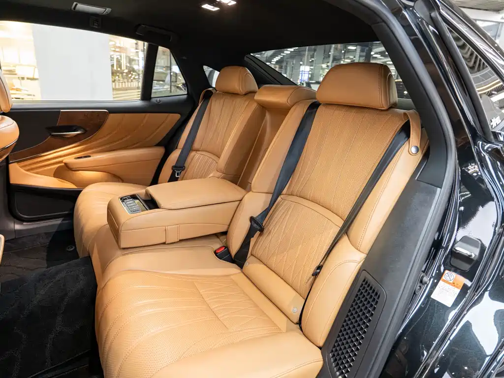 Lexus LS — миниатюра 12