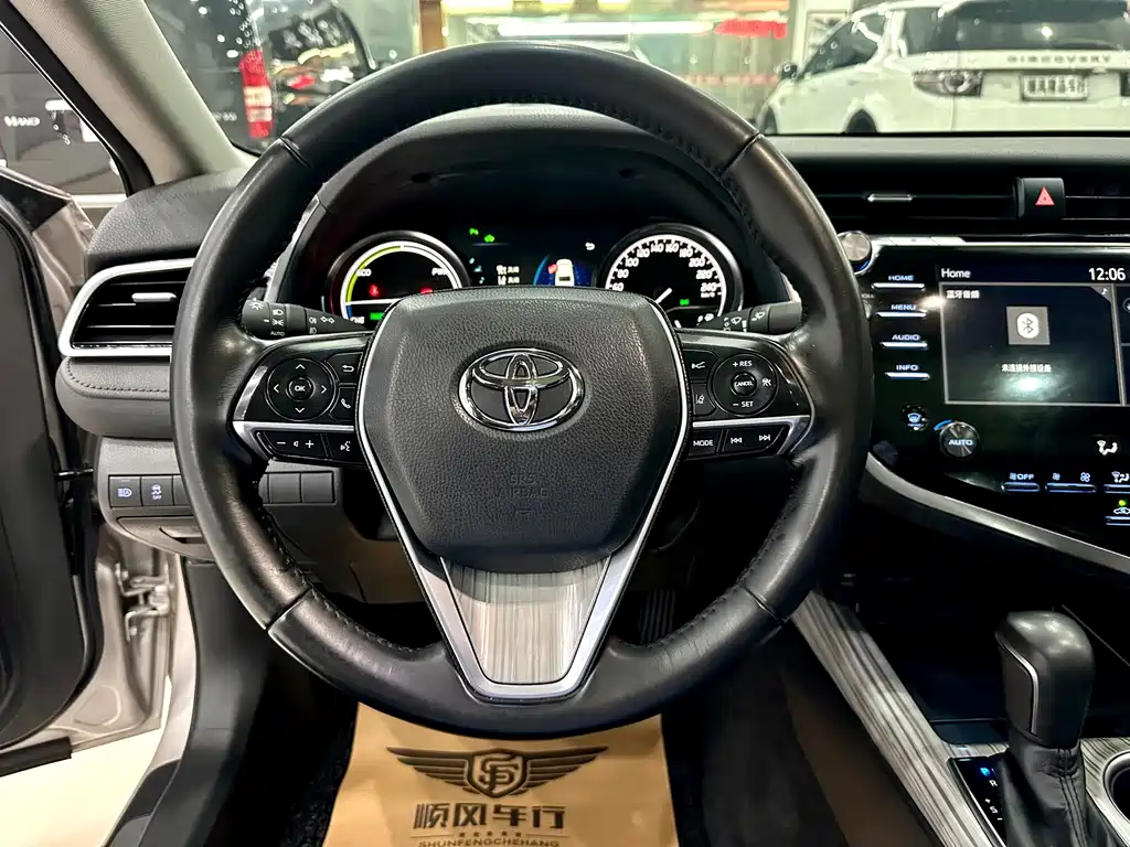 Toyota Camry — миниатюра 11