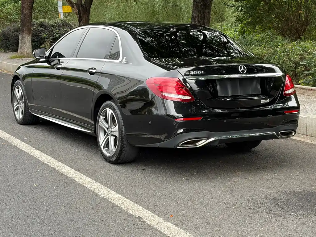 Mercedes-Benz E-Class — миниатюра 4