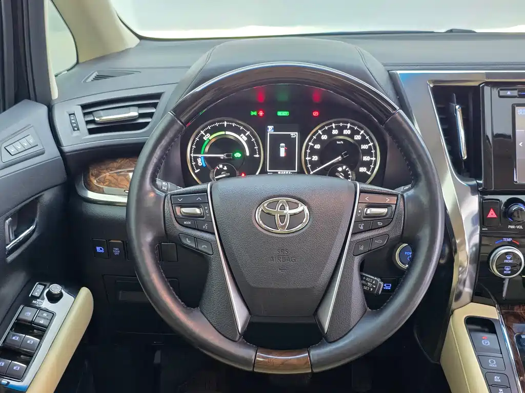 Toyota Alphard — миниатюра 22