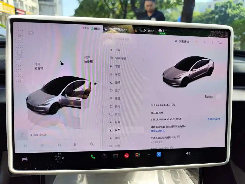 Tesla Model 3 — миниатюра 4