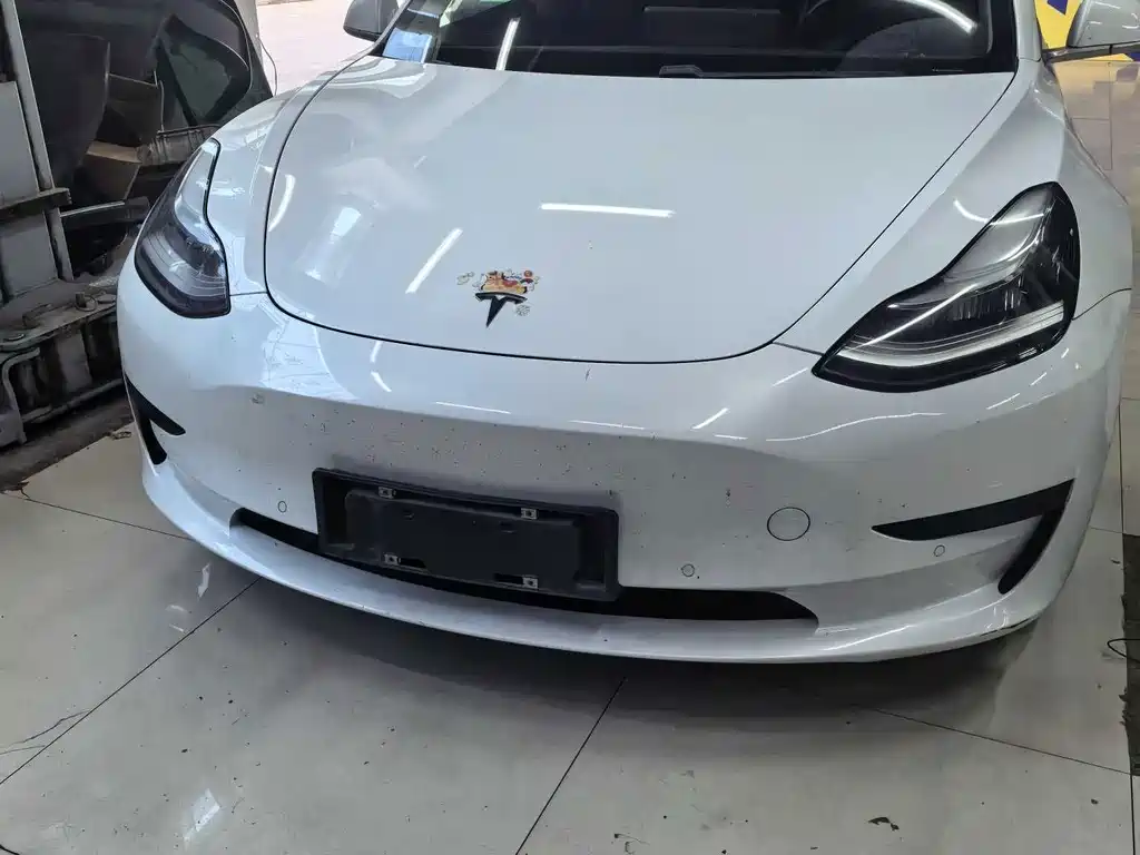 Tesla Model 3 — миниатюра 5