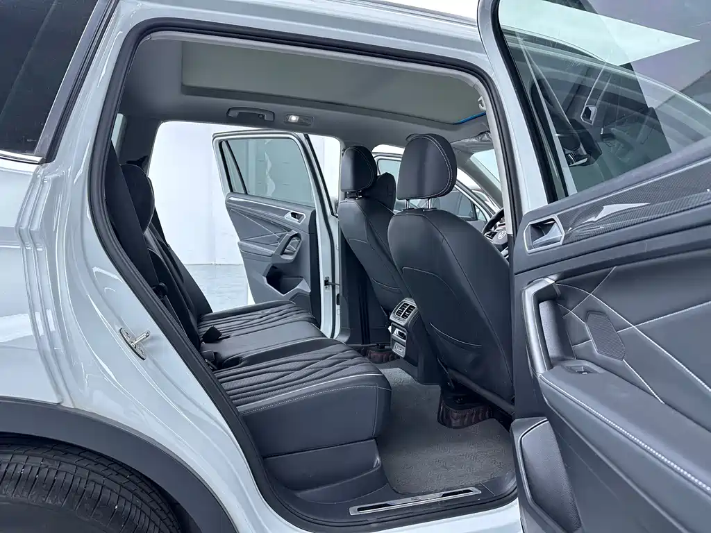 Volkswagen Tiguan L — миниатюра 14