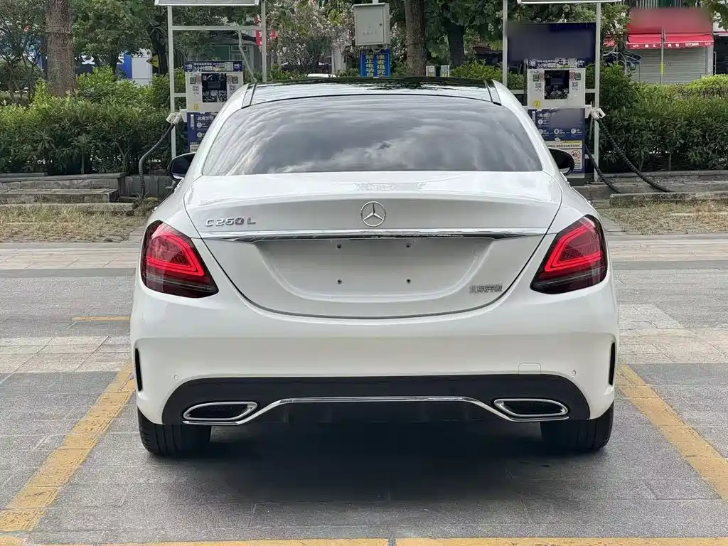 Mercedes-Benz C-Class — миниатюра 12