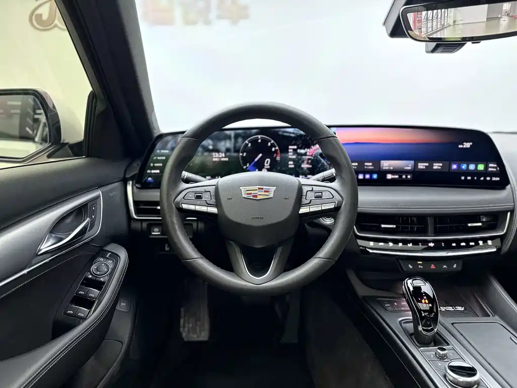 Cadillac CT5 — миниатюра 8