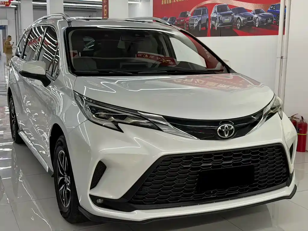 Toyota Granvia — миниатюра 2