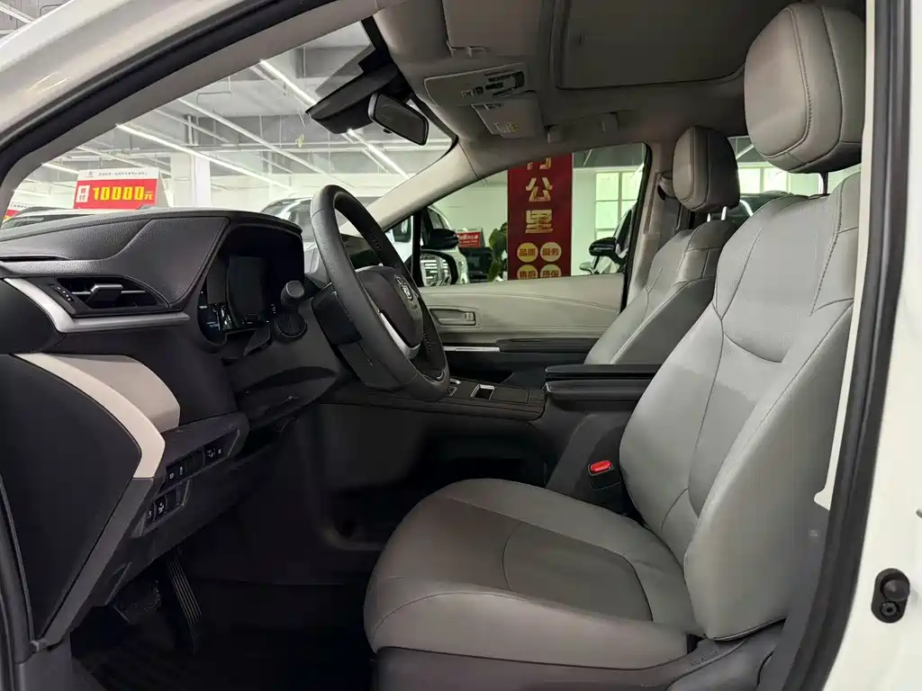 Toyota Granvia — миниатюра 5