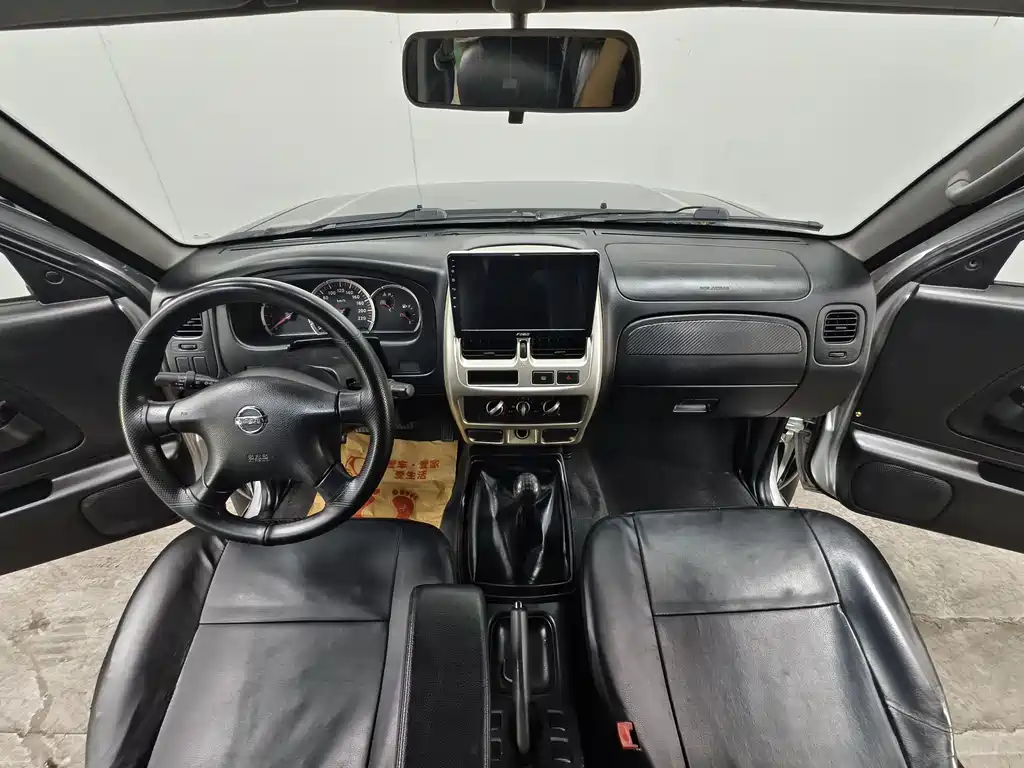 Nissan Paladin — миниатюра 9